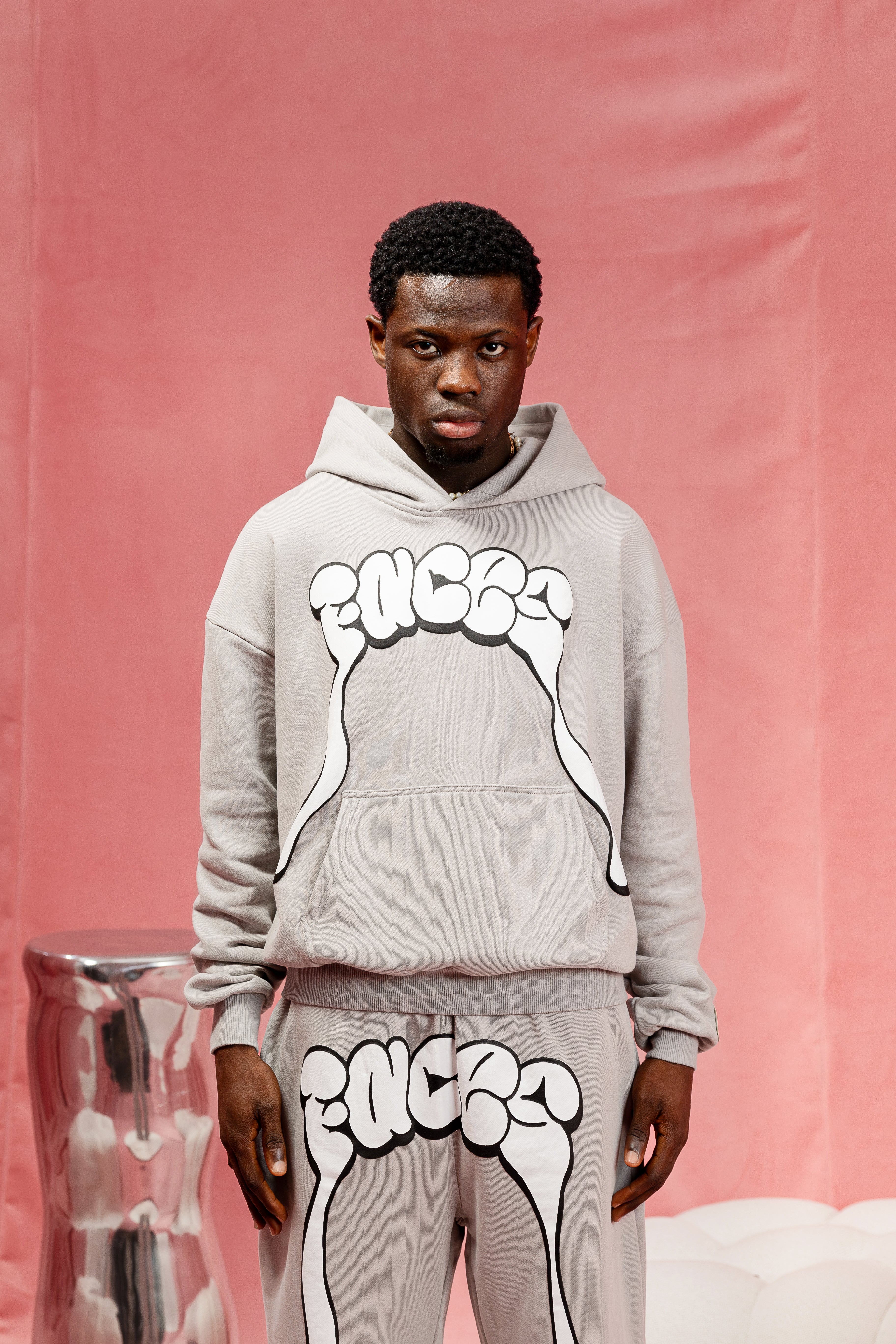 FACES PAINT TRAIL HOODIE I PEARL GREY