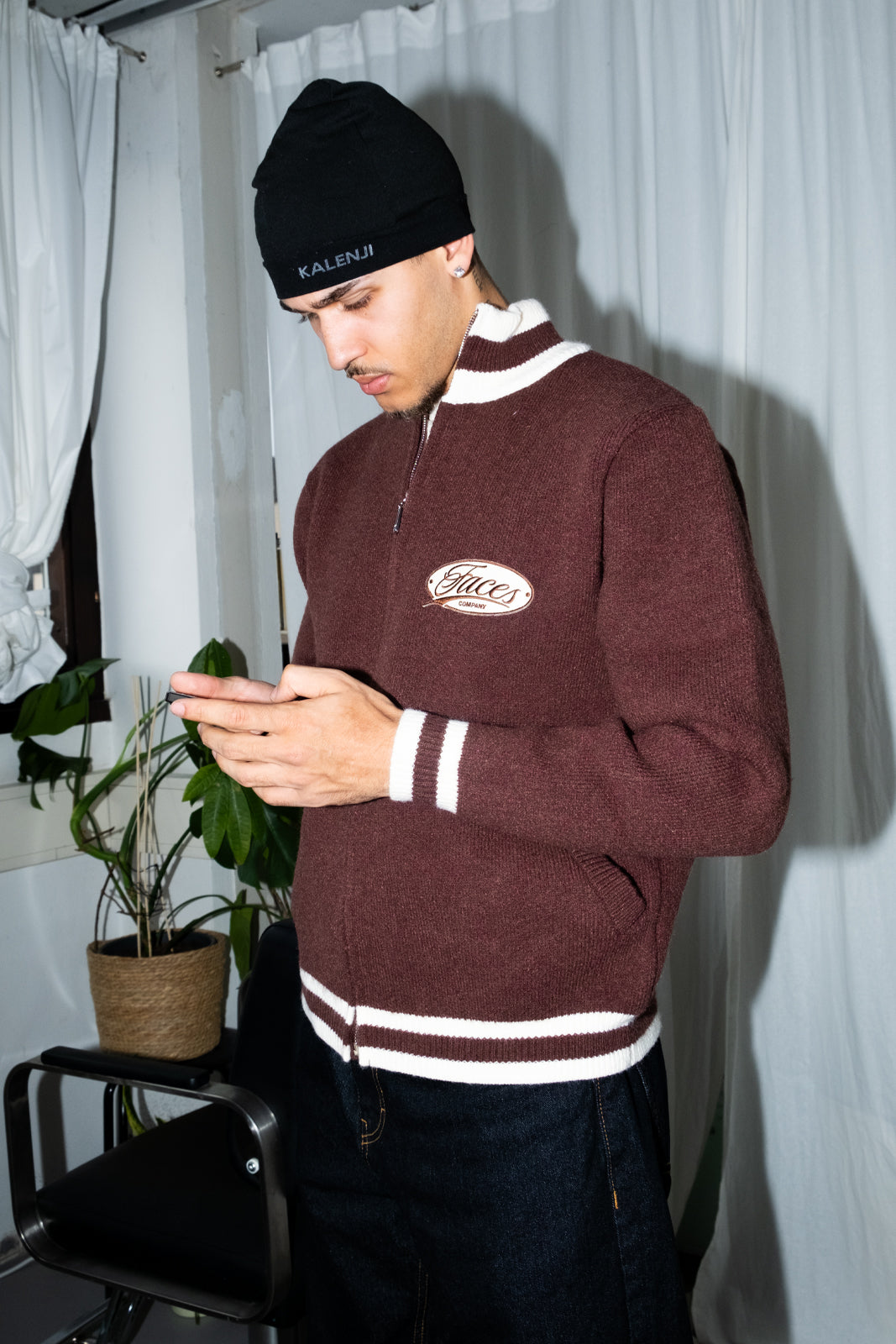 FACES KNIT ZIPPER I CHOCOLATE