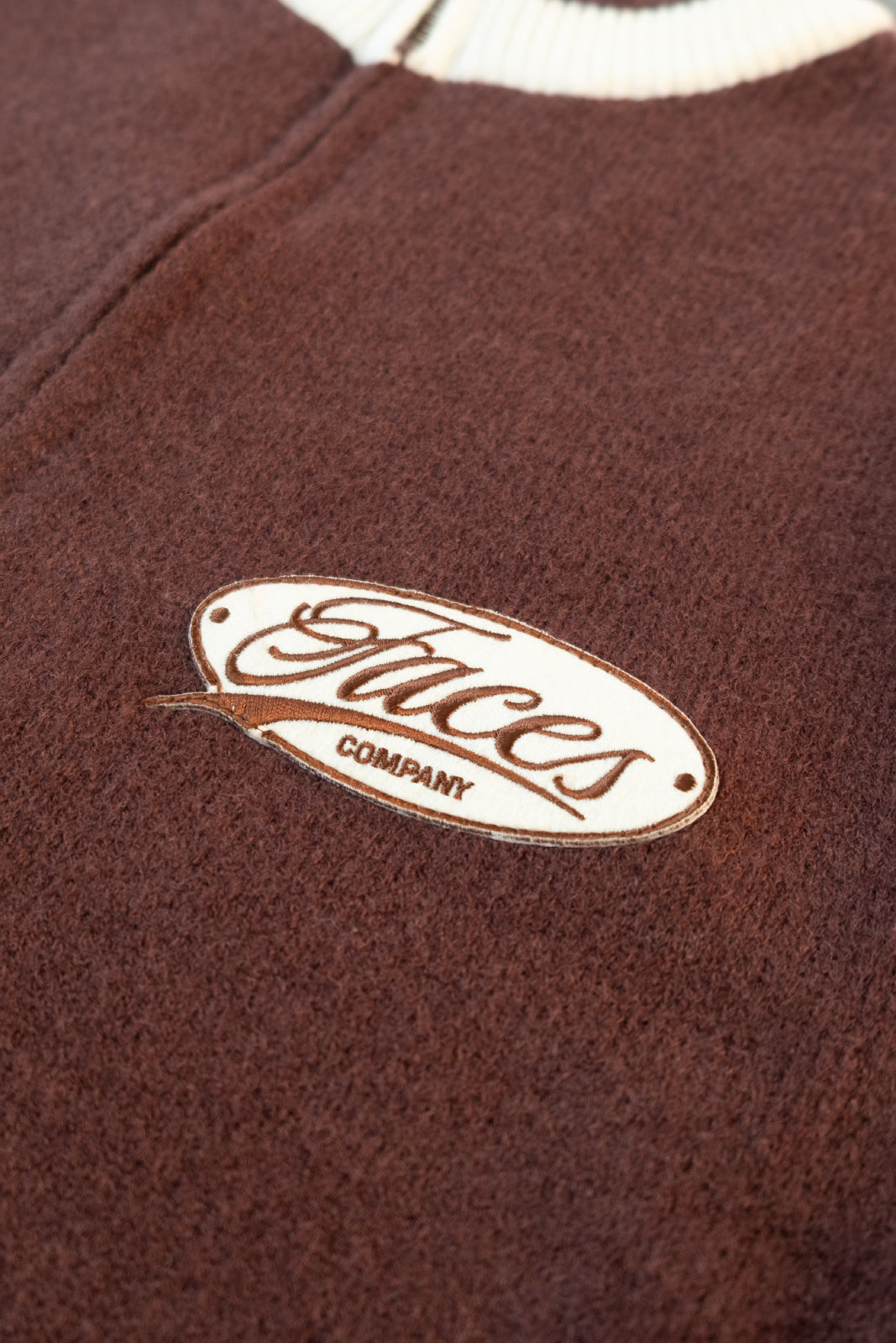 FACES KNIT ZIPPER I CHOCOLATE